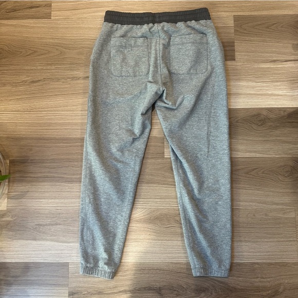 Vuori Men’s Balboa Joggers Sweatpants Grey Pants
Size Medium performance wear - Picture 3 of 8